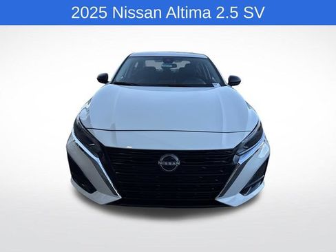 Used 2025 Nissan Altima 2.5 SV FWD image 8