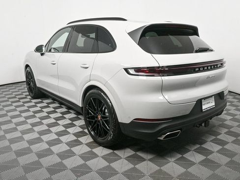 Certified 2025 Porsche Cayenne AWD image 3