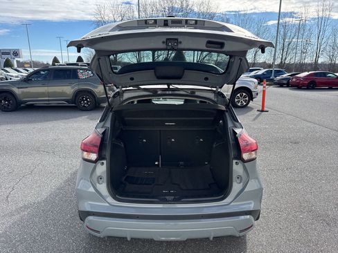 Used 2023 Nissan Kicks SR w/ SR Premium Package image 10