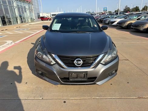 Used 2017 Nissan Altima 2.5 SR w/ Midnight Edition Package FWD image 8