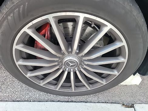 Used 2025 Mercedes-Benz GLS 63 AMG 4MATIC image 17