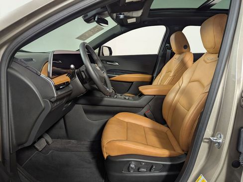 Used 2025 Cadillac XT4 Premium Luxury image 4