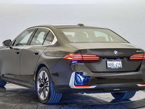 Used 2025 BMW 530i w/ Premium Package image 2