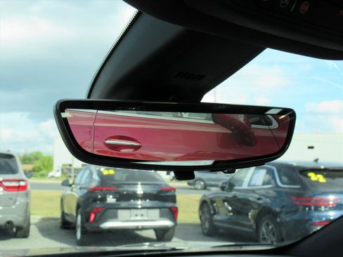 Used 2024 Buick Enclave Avenir w/ Avenir Technology Package image 24