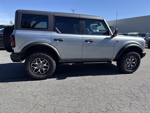 Used 2023 Ford Bronco Badlands image 7