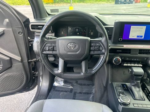 Certified 2025 Toyota Tacoma SR5 AWD/4WD image 14