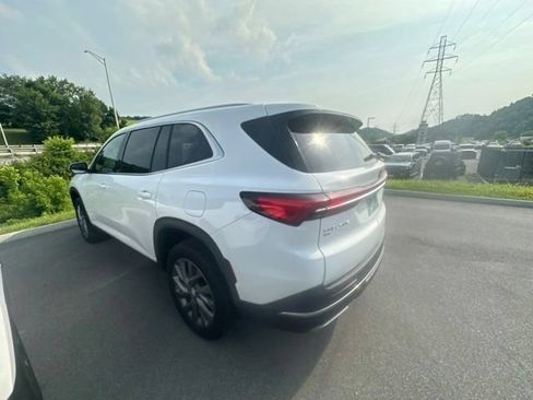 Used 2025 Buick Enclave Preferred AWD/4WD image 22
