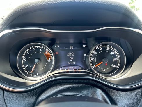 Used 2020 Jeep Cherokee Trailhawk AWD/4WD image 16