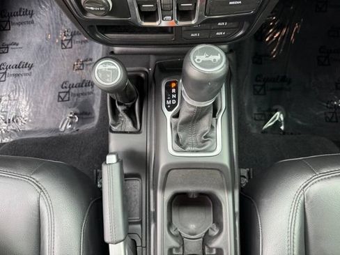 Used 2019 Jeep Wrangler Unlimited Sahara AWD/4WD image 18