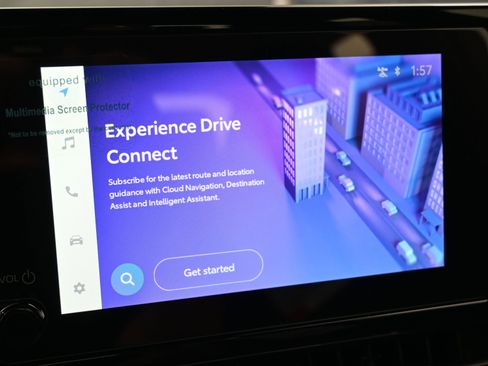 Used 2025 Toyota Corolla LE image 11