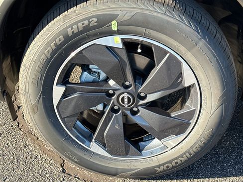 New 2026 Nissan Rogue SV w/ SV Premium Package image 9