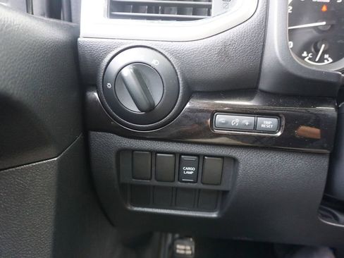 Used 2019 Nissan Titan SV image 5