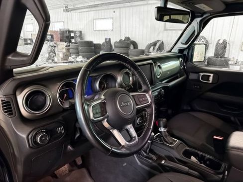 Used 2023 Jeep Wrangler Unlimited Sahara w/ Cold Weather Group AWD/4WD image 8