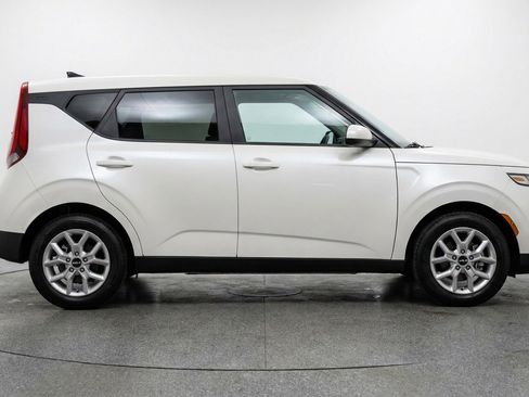 Used 2025 Kia Soul LX w/ LX Technology Package image 11