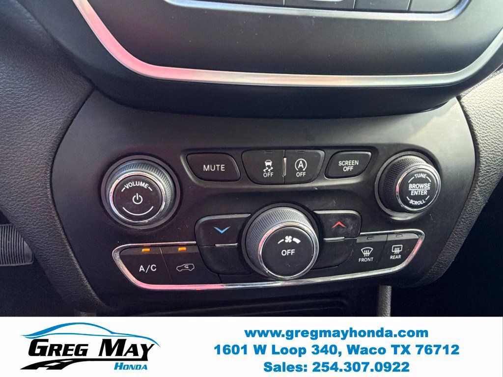 Used 2021 Jeep Cherokee Latitude FWD image 19