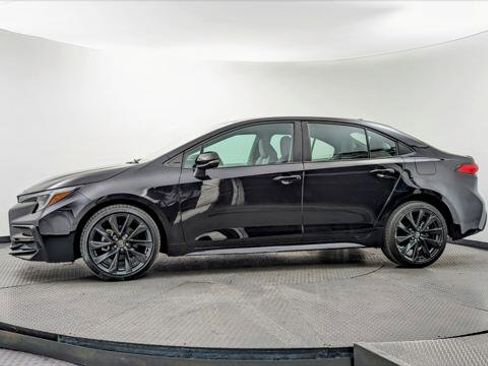 Used 2024 Toyota Corolla SE FWD image 3