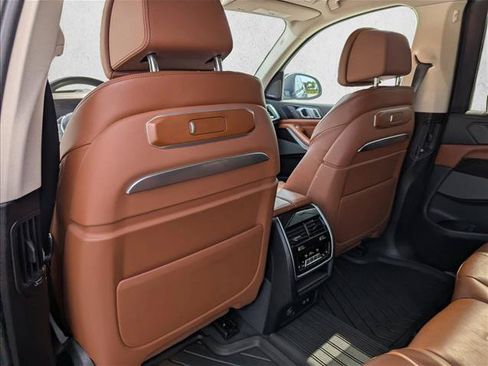Used 2023 BMW X7 xDrive40i AWD/4WD image 25