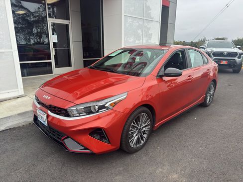 Used 2022 Kia Forte GT-Line w/ GT-Line Premium Package image 2