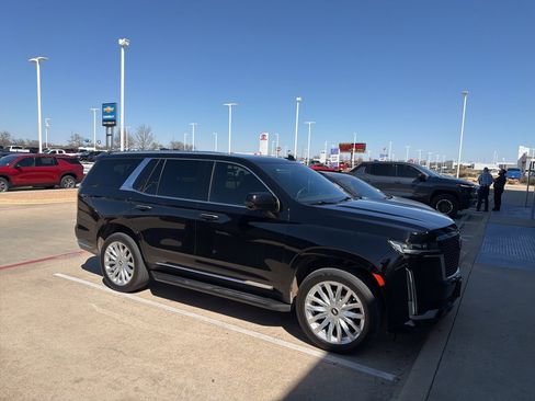 Used 2024 Cadillac Escalade Luxury image 1