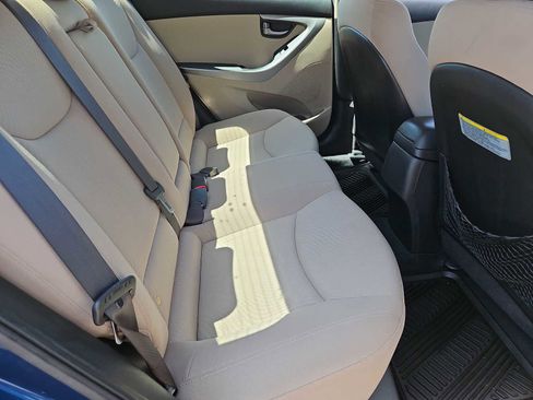 Used 2014 Hyundai Elantra SE image 19