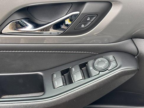 Certified 2023 Chevrolet Traverse LT FWD image 17