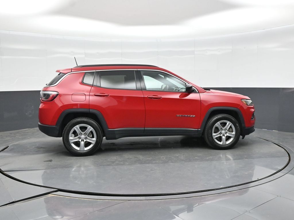 Used 2024 Jeep Compass Latitude AWD/4WD image 8