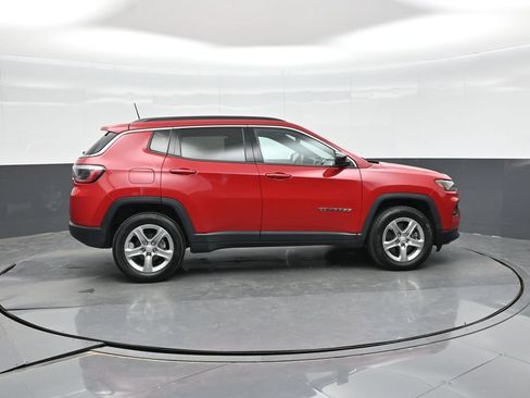 Used 2024 Jeep Compass Latitude AWD/4WD image 8