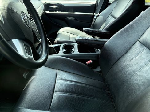 Used 2019 Dodge Grand Caravan GT FWD image 7