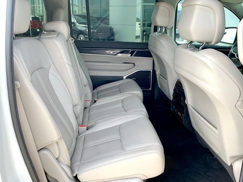 Used 2022 Jeep Wagoneer Series I AWD/4WD image 25