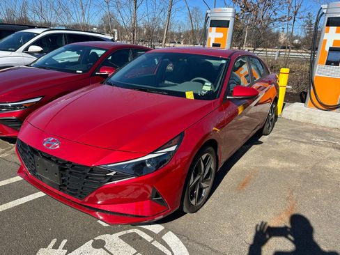 Certified 2023 Hyundai Elantra SEL w/ Convenience Package image 3