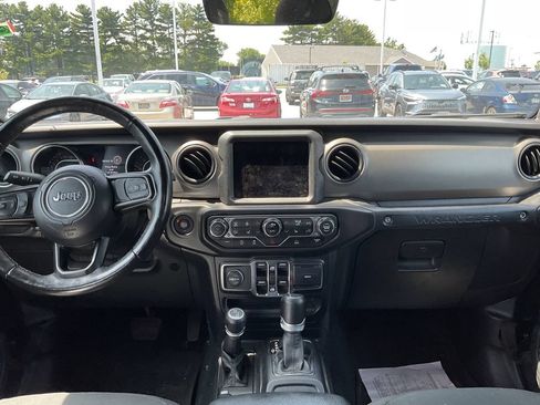 Used 2022 Jeep Wrangler Unlimited Sport AWD/4WD image 8