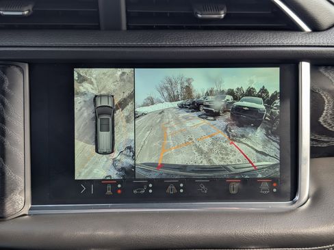 Used 2024 GMC Yukon Denali w/ Denali Reserve Package image 4