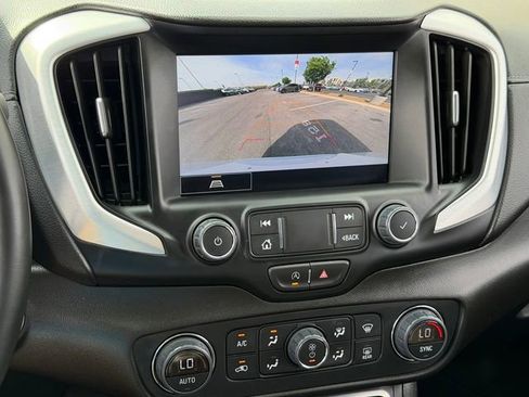 Used 2024 GMC Terrain SLT image 19