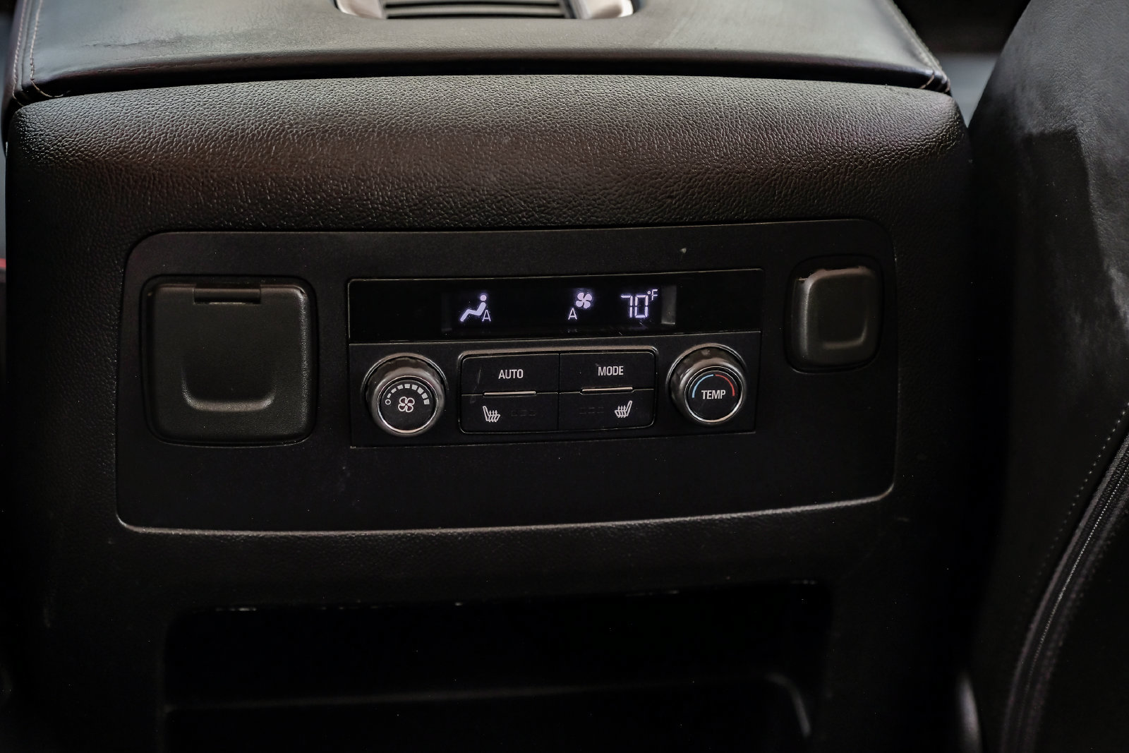 Used 2018 GMC Yukon Denali RWD image 42