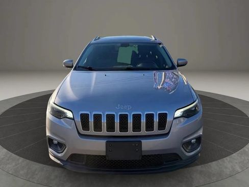 Used 2019 Jeep Cherokee Latitude Plus w/ Cold Weather Group AWD/4WD image 3