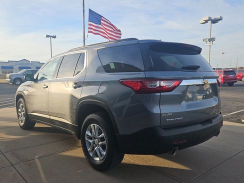 Used 2020 Chevrolet Traverse LT image 3