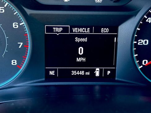 Used 2023 Chevrolet Traverse LT image 16