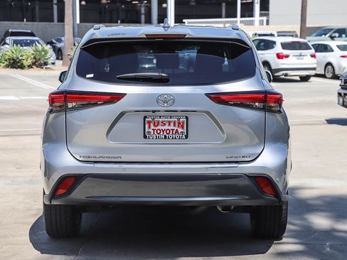 Used 2023 Toyota Highlander Limited FWD image 7