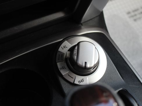 Used 2015 Toyota 4Runner Limited AWD/4WD image 33