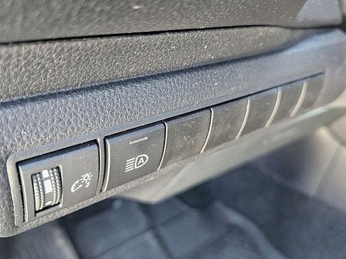 Used 2025 Toyota Corolla LE image 19