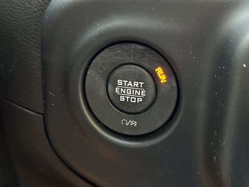 Used 2018 Jeep Wrangler Unlimited Sport S AWD/4WD image 33
