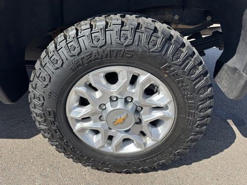 Used 2022 Chevrolet Silverado 3500 LT w/ Convenience Package image 11