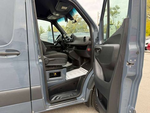 Used 2019 Mercedes-Benz Sprinter 144 image 46
