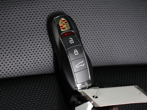 Certified 2026 Porsche Macan image 34