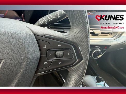 Used 2025 Chevrolet Trax LT FWD image 14