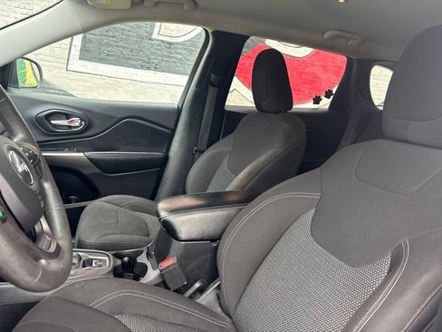 Used 2020 Jeep Cherokee Latitude FWD image 14