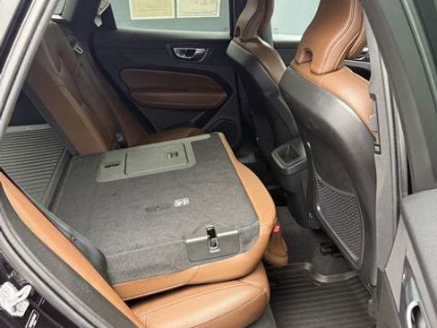 Used 2021 Volvo XC60 T5 Momentum image 50
