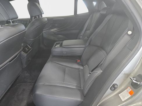 Used 2023 Lexus LS 500 w/ Accessory Package (Z2) RWD image 31