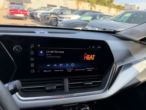 Used 2025 Chevrolet Trax LT image 21