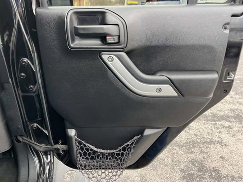 Used 2016 Jeep Wrangler Unlimited Sahara w/ Connectivity Group AWD/4WD image 20